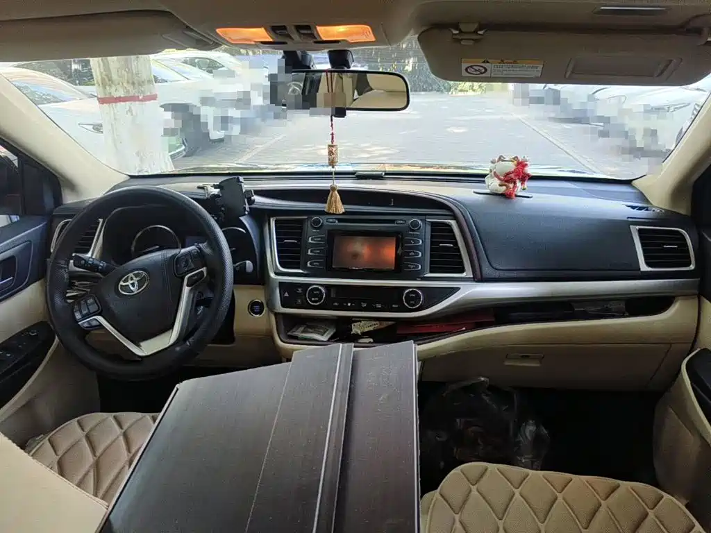 Photo 12 - Toyota Highlander