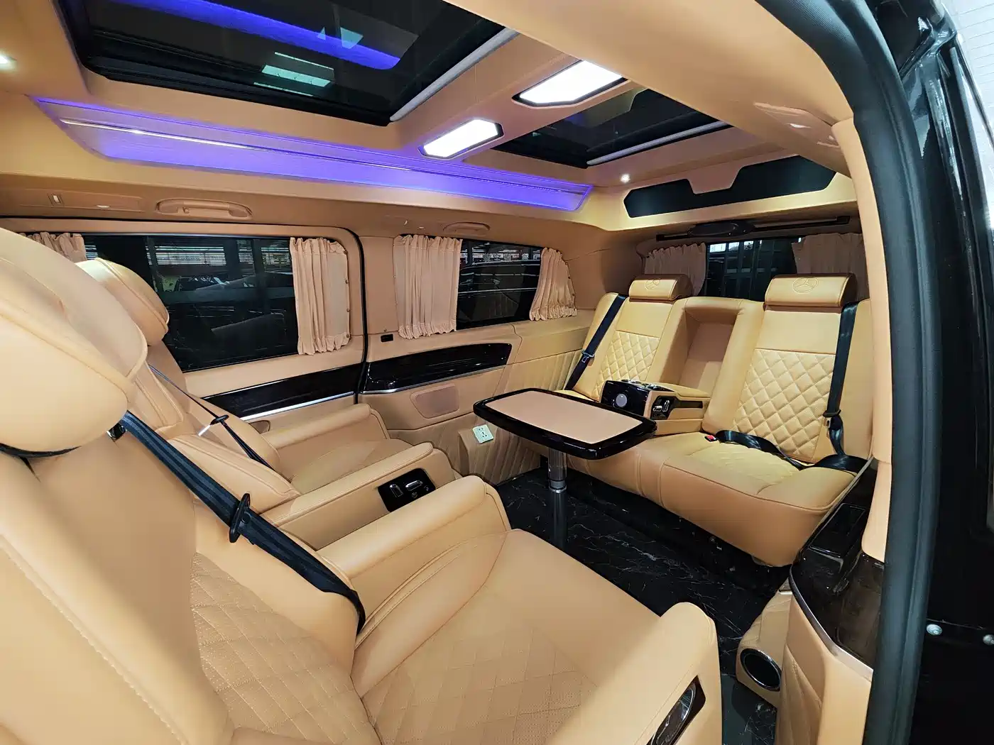 Mercedes-Benz V-Class 2018 V 260 L Premium Long Wheelbase Edition China VI фото 16