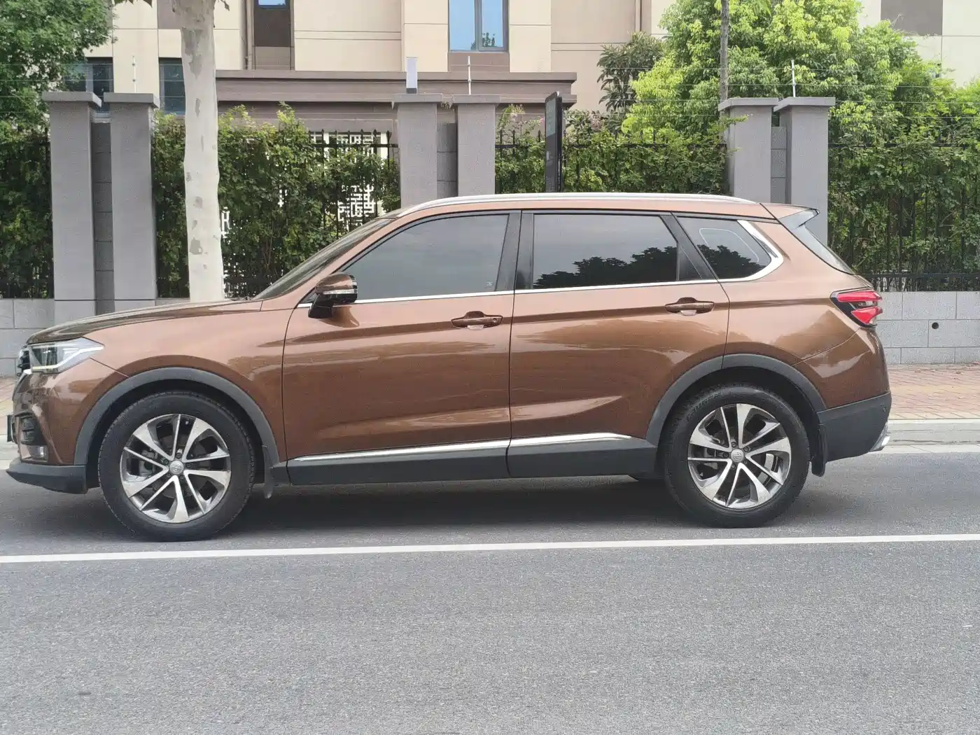 Zhonghua V7 2018 2018 280T DCT Luxury 7-seater