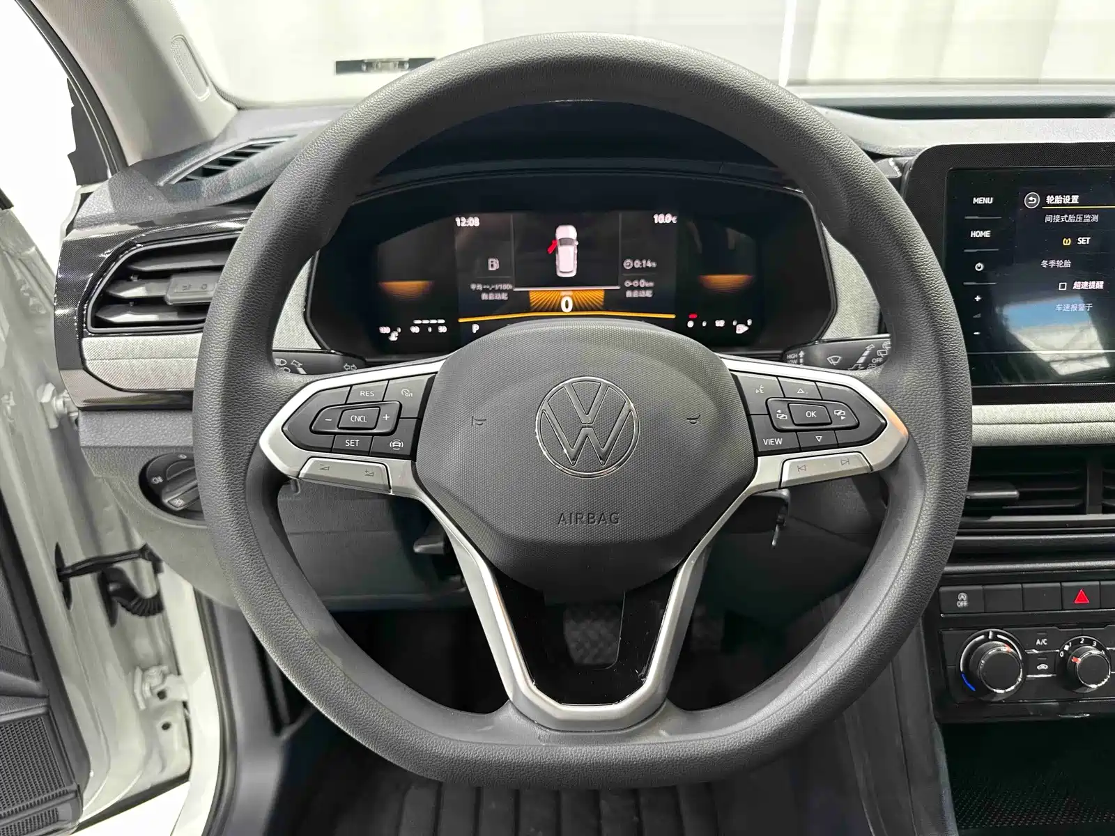 Photo 8 - Volkswagen Tharu