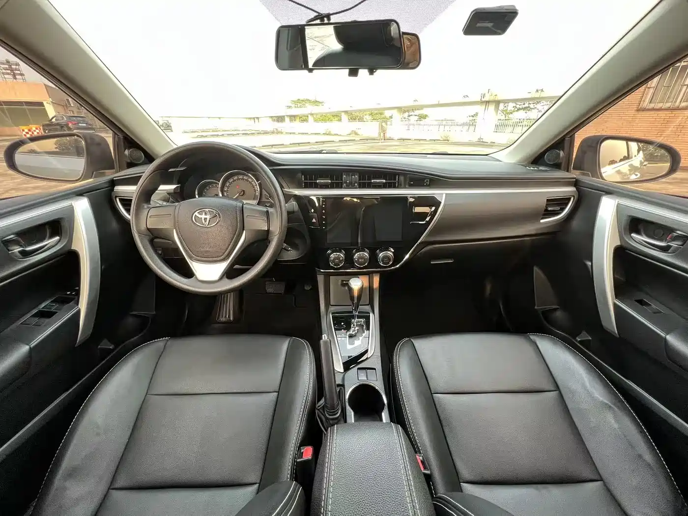 Toyota Corolla 2017 Facelift 1.6L S-CVT GL фото 11