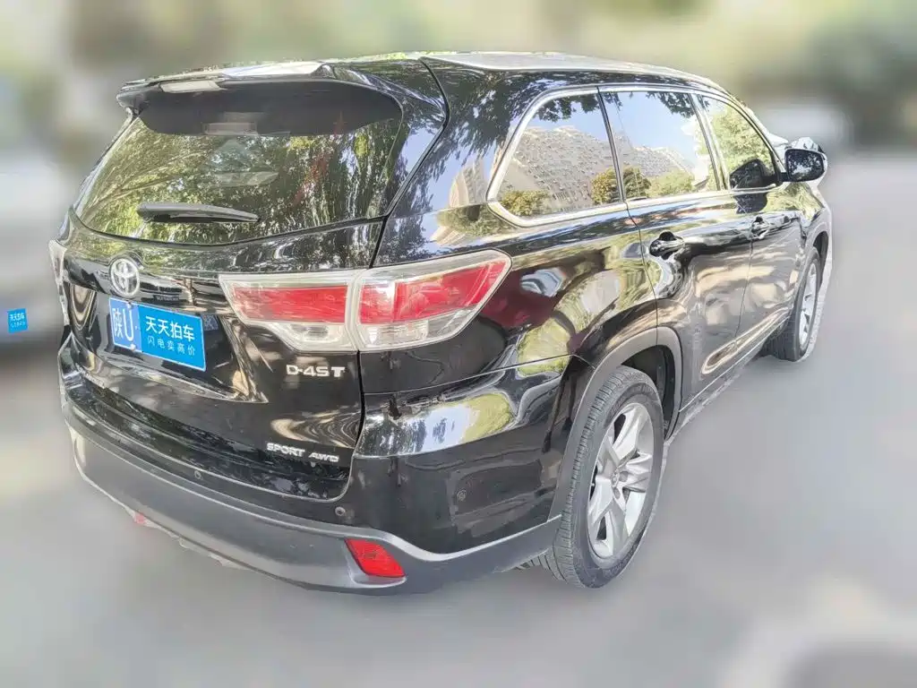 Photo 2 - Toyota Highlander