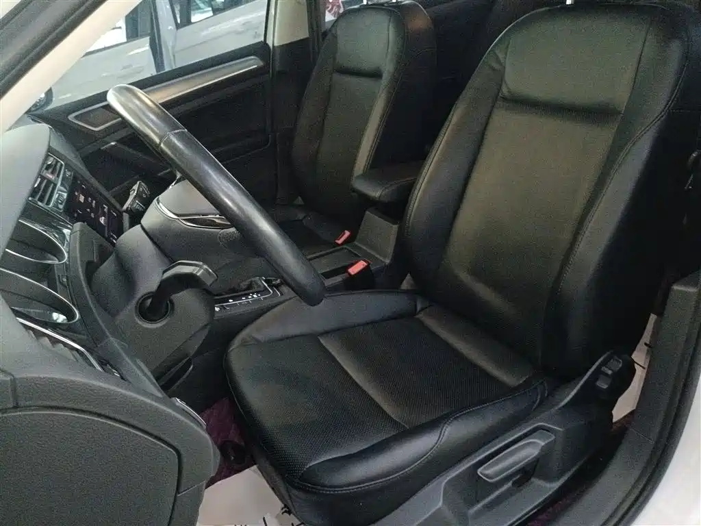 Volkswagen Golf 2020 Beloved Edition 200TSI DSG Comfort Progressive фото 15