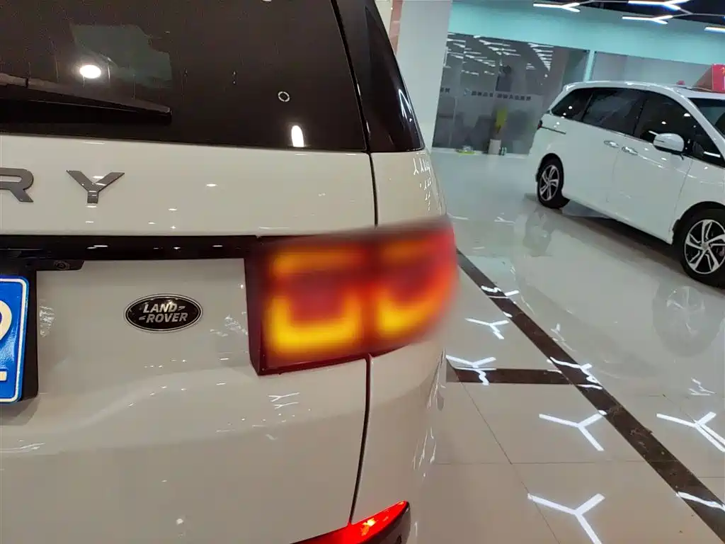 Land Rover Discovery Sport 2022 Model Facelift 249PS R-Dynamic S Performance Edition 5-seater фото 8