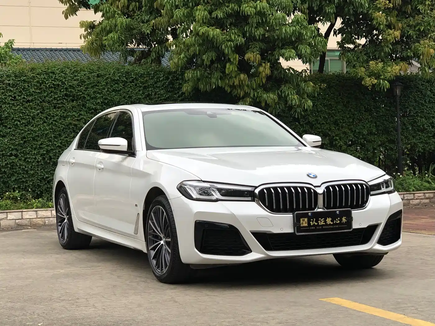 BMW 5 Series 2023 530Li Leading M Sport Package фото 3