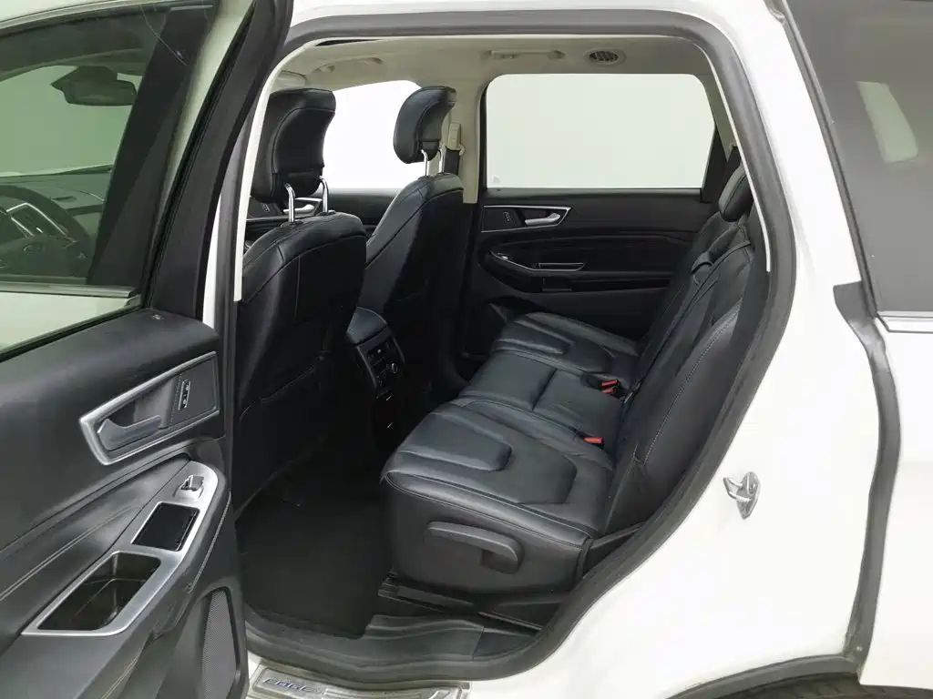Фото 15 - Ford Edge