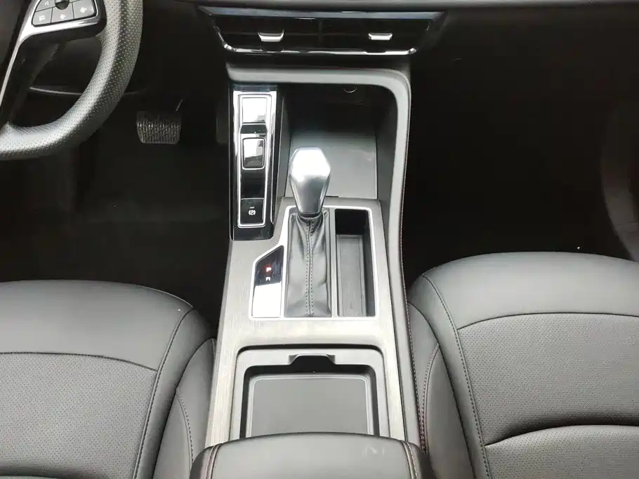Roewe i5 2025 2023 1.5L CVT Luxury Edition