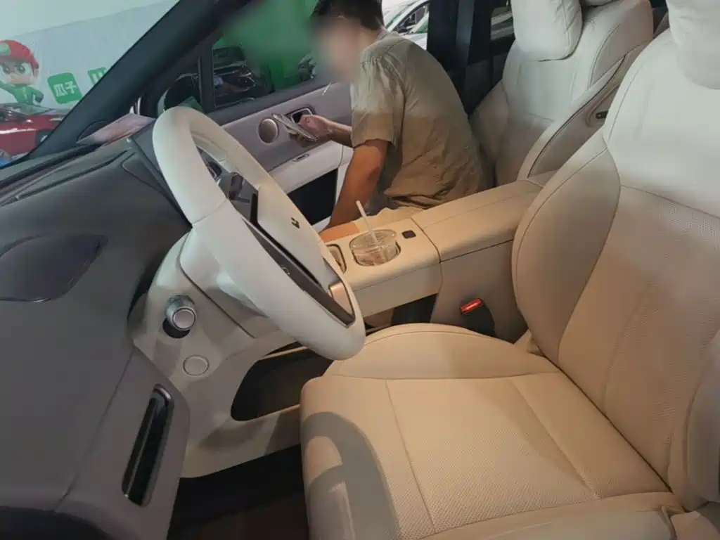 Li Auto i6 2026 2025 2WD Base Model
