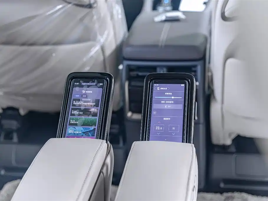 Toyota Vellfire 2024 Crown Hybrid 2.5L Executive Premium Edition фото 16