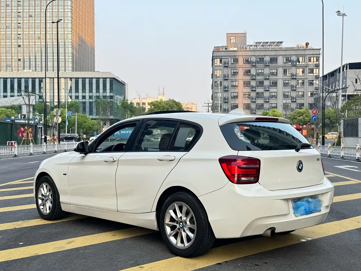 BMW 1 Series (Import) 2013 Facelift 116i Urban Model фото 5