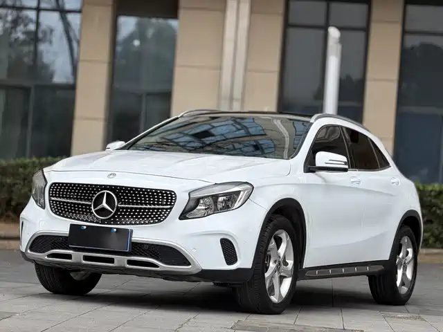 MERCEDES-BENZ GLA