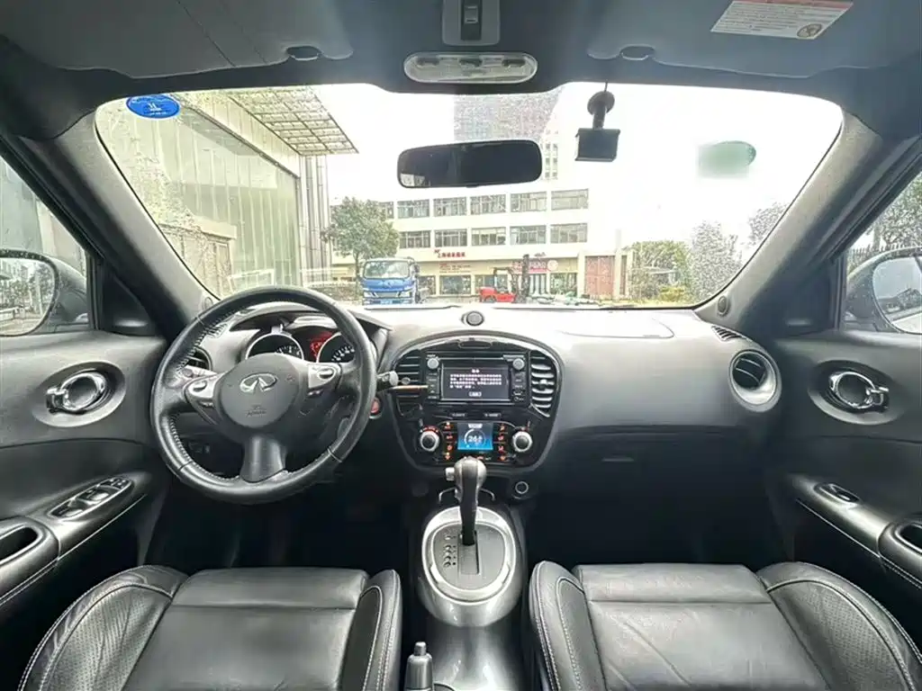 INFINITI ESQ