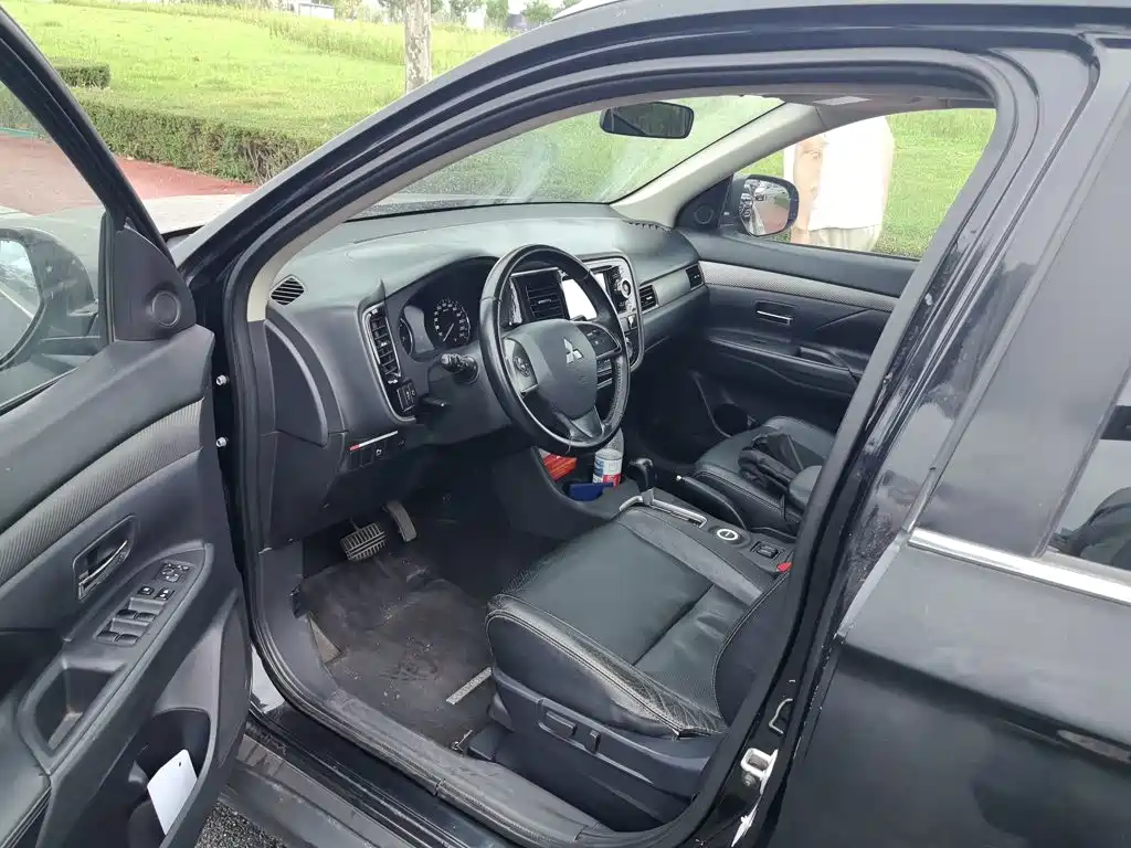 Mitsubishi Outlander (Import) 2014 2014 2.4L 4WD Luxury Value Edition 7-seater