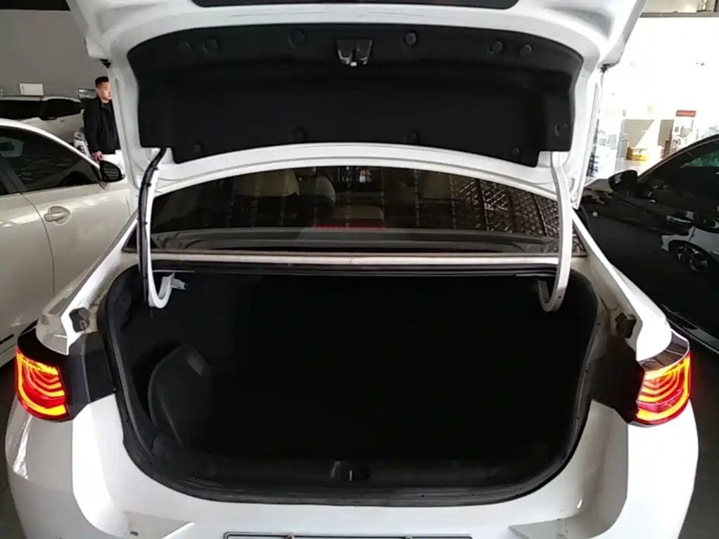 Geely Emgrand L HiP 2023 2022 1.5TD-DHT Pro 100KM Super Swift