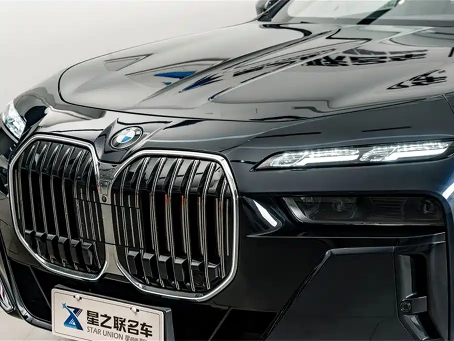 BMW 7 Series 2023 Model 740Li Leading M Sport Package фото 4