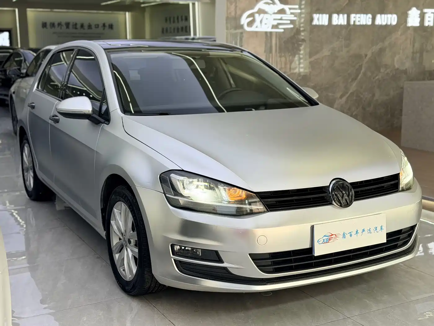 Photo 3 - Volkswagen Golf