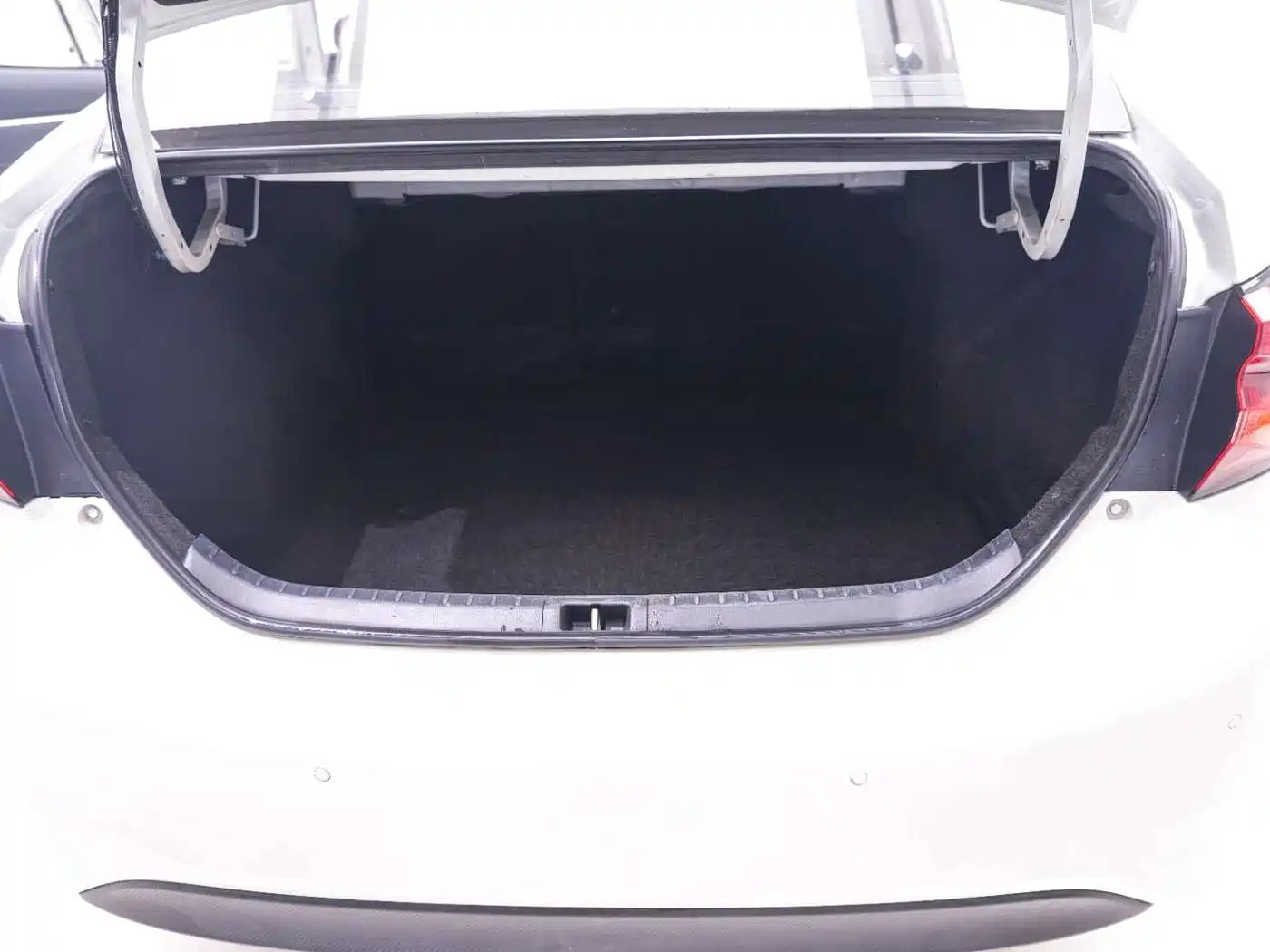 Toyota Levin 2017 Facelift 185T CVT Elite (China V) фото 21