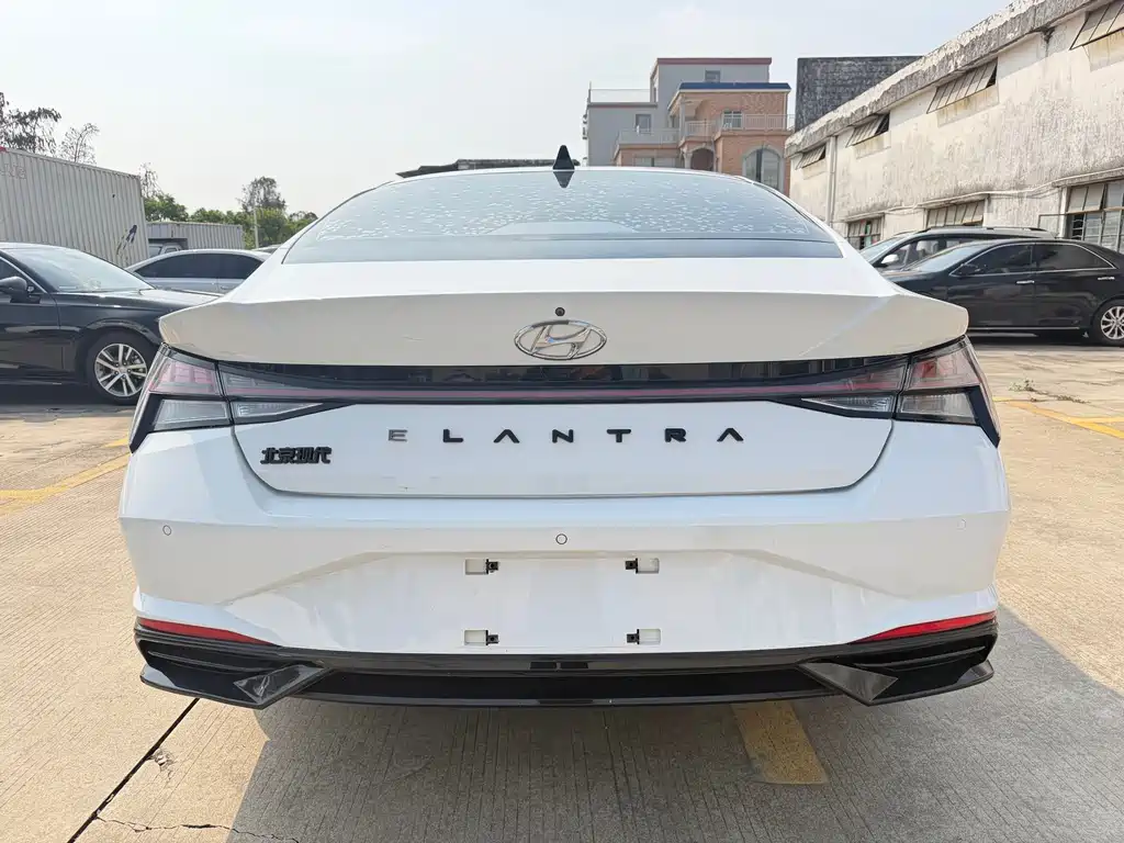 HYUNDAI ELANTRA