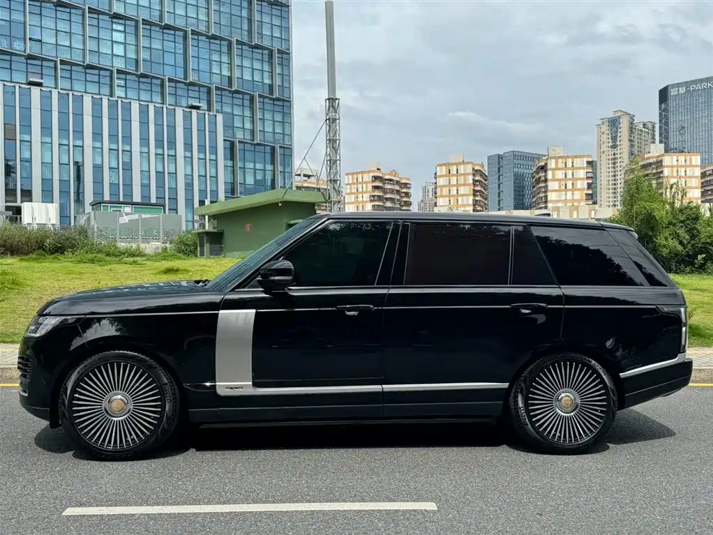 Land Rover Range Rover 2020 3.0 L6 Heritage Extended Edition фото 7