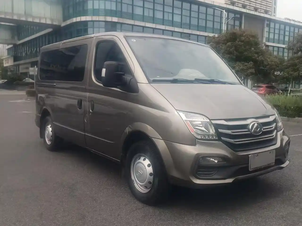 SAIC Maxus Xintu V80 2019 2.0T Plus 6MT Aoyun Short Wheelbase Ultra-low Roof 5/6-seater фото 3