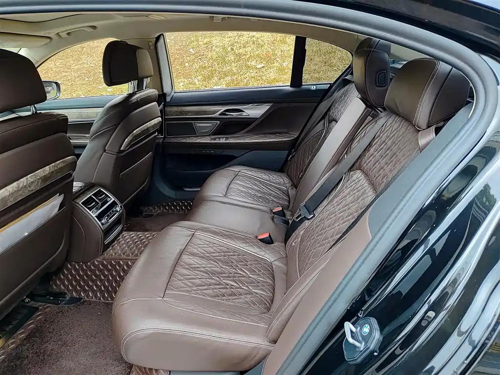 BMW 7 Series 2019 740Li Leading Luxury Package фото 8