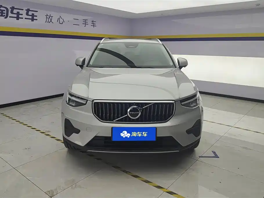 Фото 2 - Volvo XC40