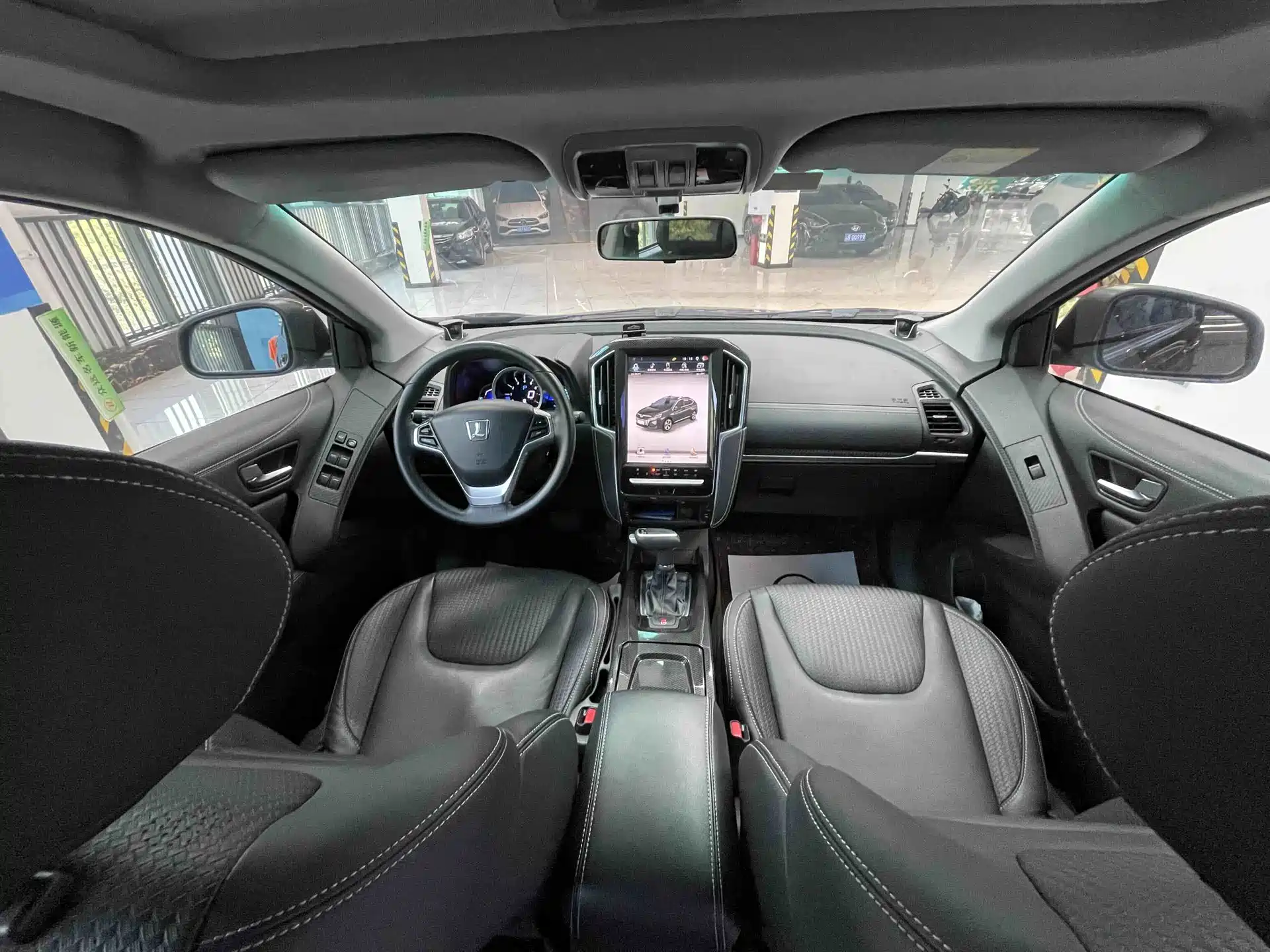 Фото 13 - Luxgen U6 SUV