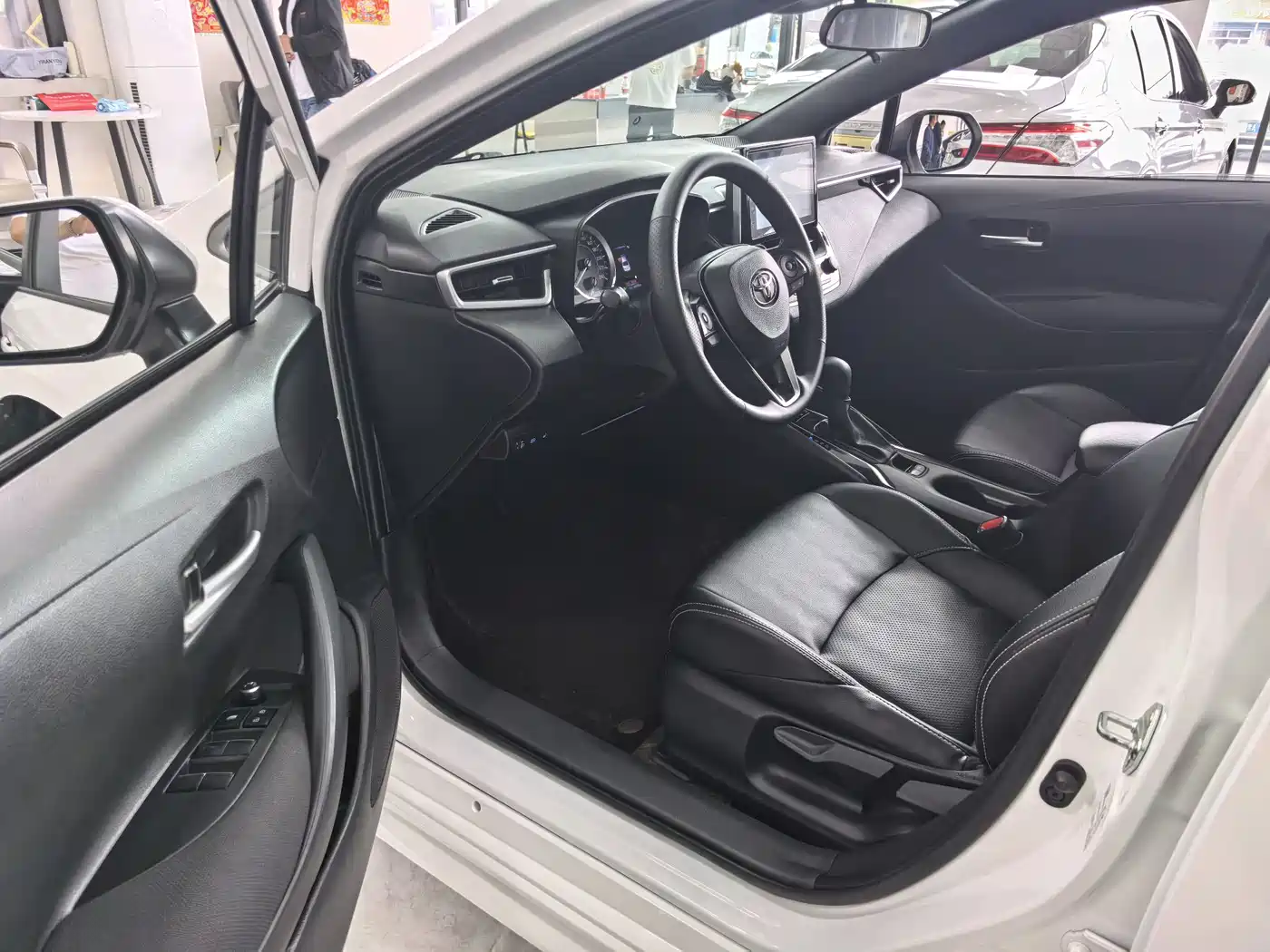 Toyota Levin 2023 185T CVT Luxury фото 10