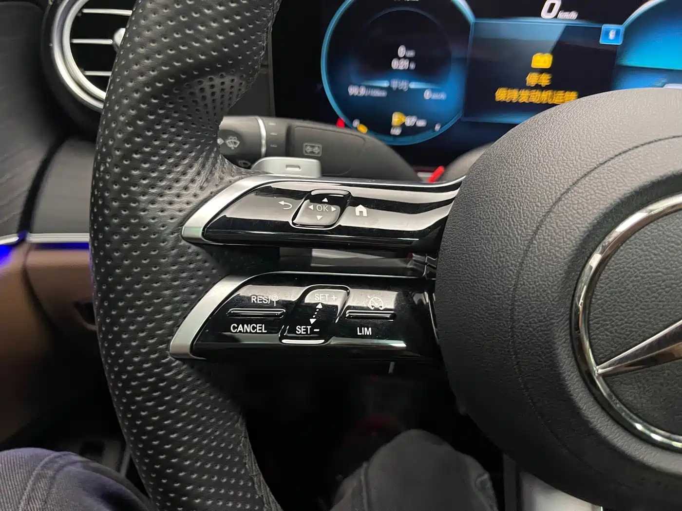 Mercedes-Benz E-Class 2022 E 260 L Sport фото 19
