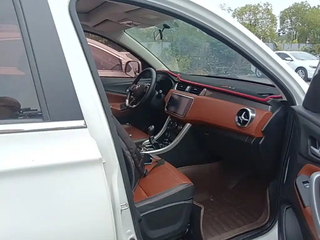 Фото 25 - BAIC Huansu S3