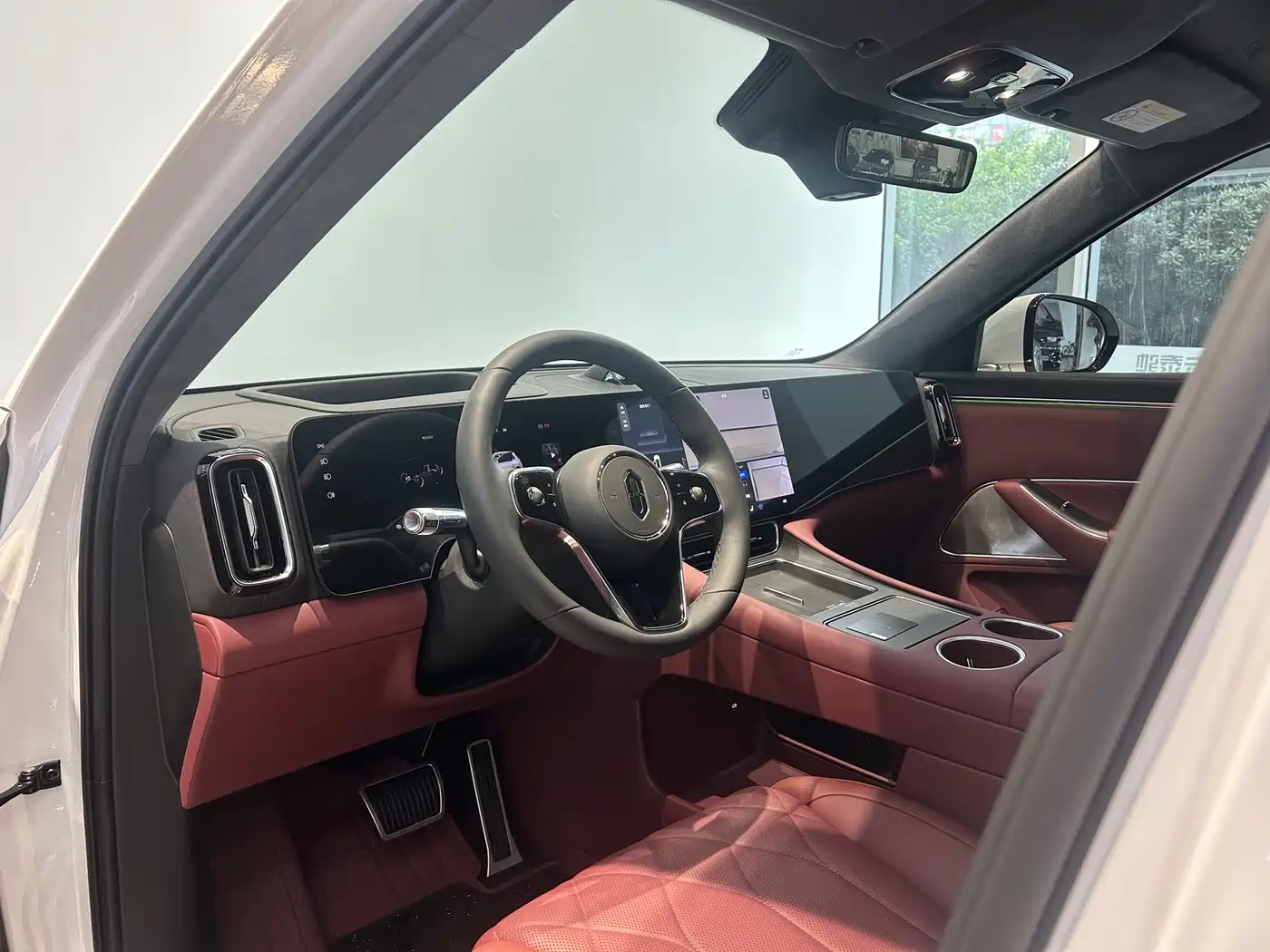 AITO Wenjie AITO M8 2025 Range Extender Max+ Edition 53.4kWh 5-seater фото 6
