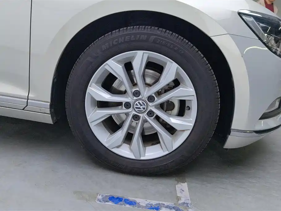 Volkswagen Magotan 2019 330TSI DSG Luxury Class China VI фото 6