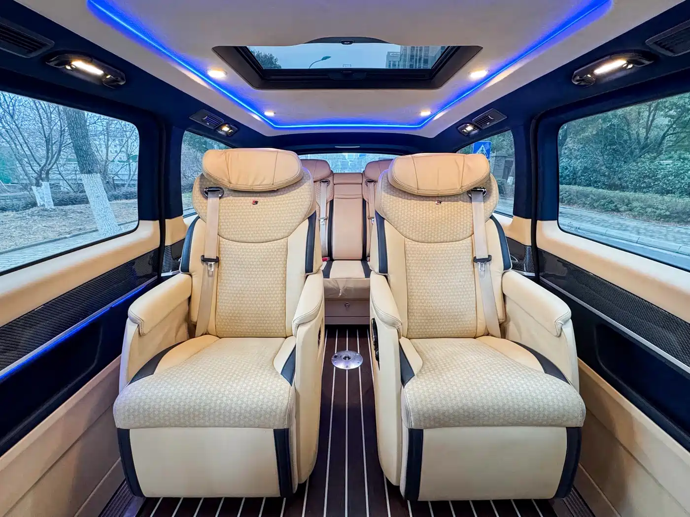 Mercedes-Benz V-Class 2018 V 260 L Premium Long Wheelbase Edition China VI фото 20