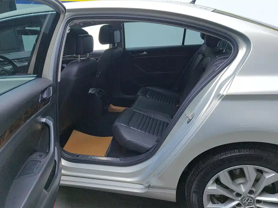 Volkswagen Magotan 2019 330TSI DSG Luxury Class China VI фото 11
