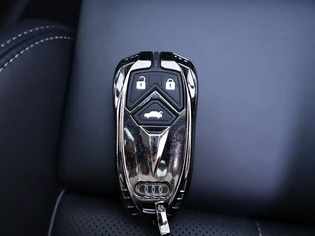 Audi Q5L 2024 Model 40 TFSI Luxury Dynamic фото 25