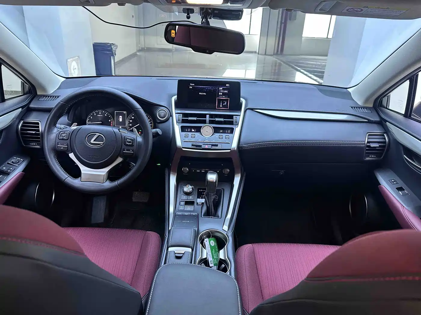 Фото 18 - Lexus NX