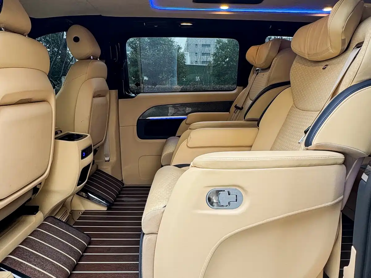 Mercedes-Benz V-Class 2018 V 260 L Premium Long Wheelbase Edition China VI фото 9