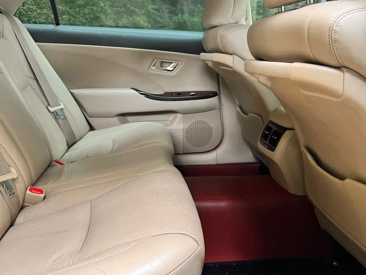 Toyota Crown 2010 3.0L Royal Saloon фото 6