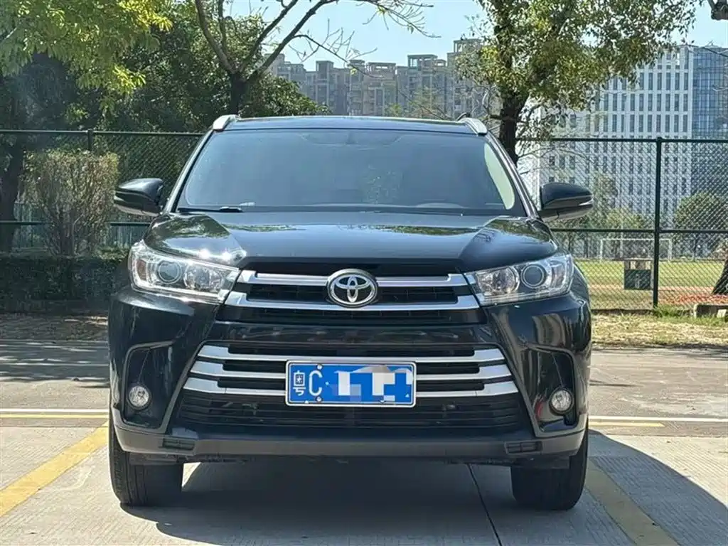 Toyota Highlander 2021 2.0T FWD Luxury 7-Seater фото 2