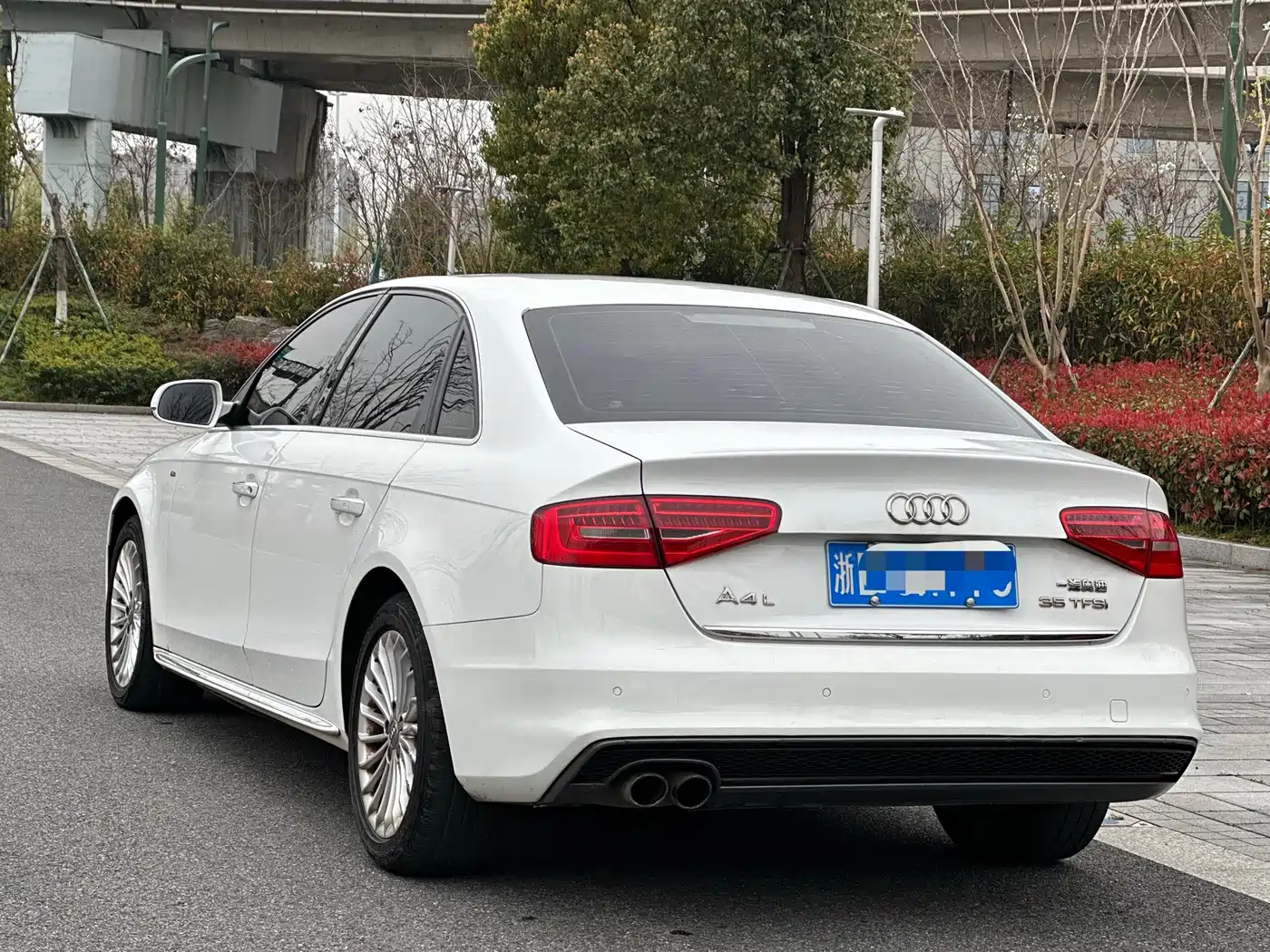 Audi A4L 2016 35 TFSI Collector's Edition S line Comfort фото 4