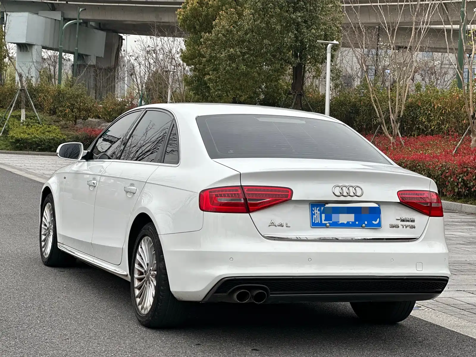 Фото 4 - Audi A4L
