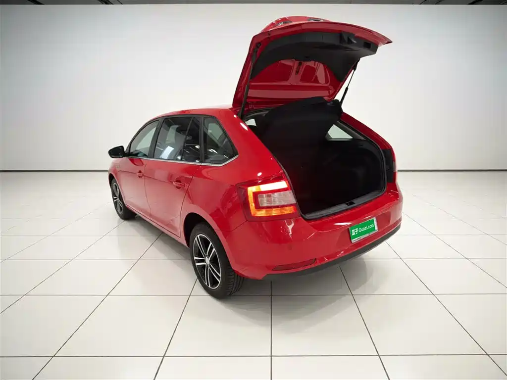 Škoda Skoda Rapid Spaceback 2016 Facelift 1.4L Manual Forward Edition фото 23