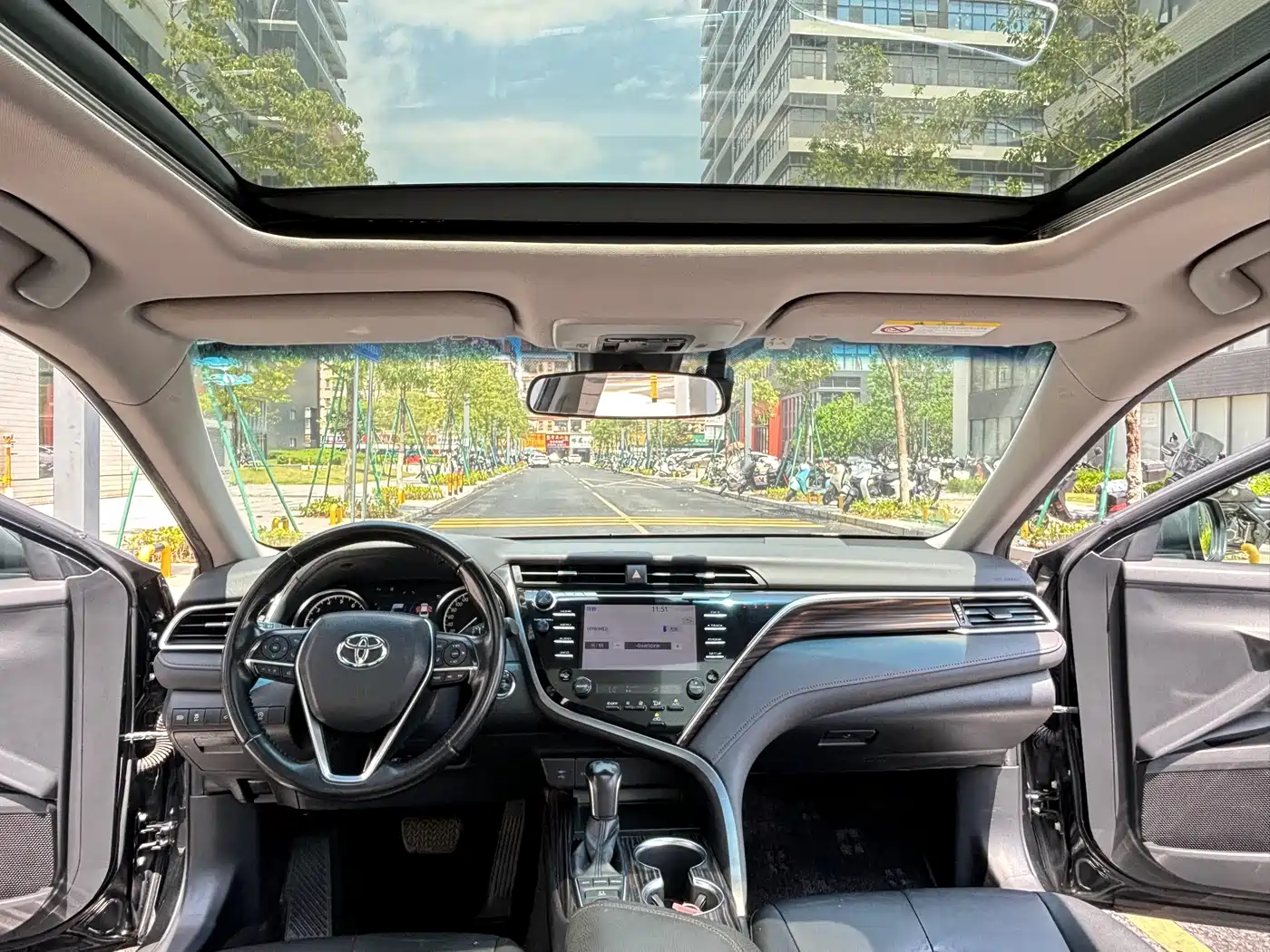 Toyota Camry 2018 2.5G Luxury Edition фото 11