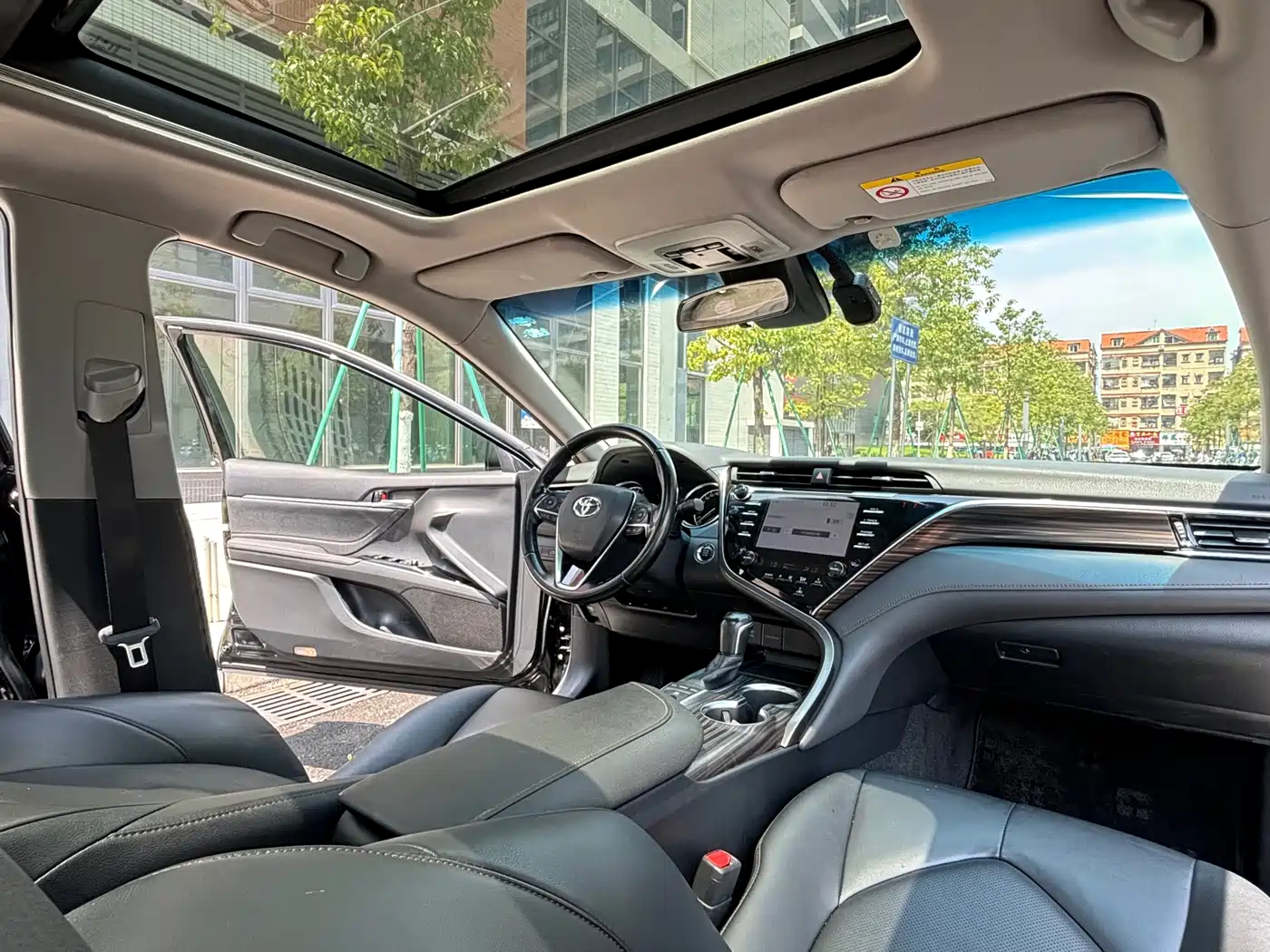 Toyota Camry 2018 2.5G Luxury Edition фото 12