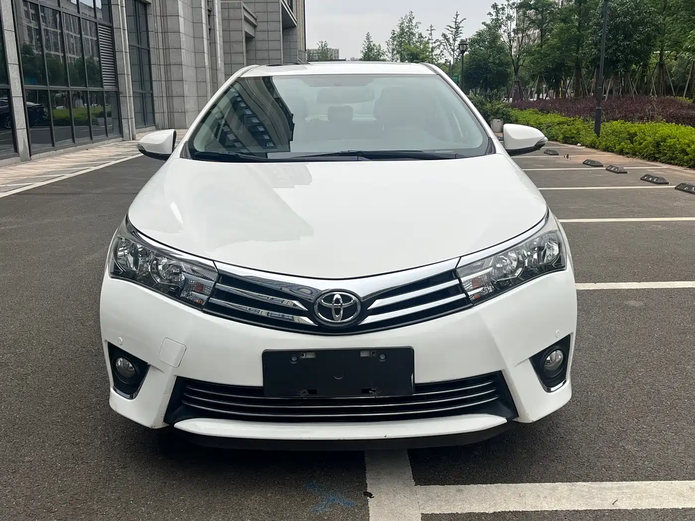Toyota Corolla 2014 1.6L CVT GL-i Leather Edition фото 2