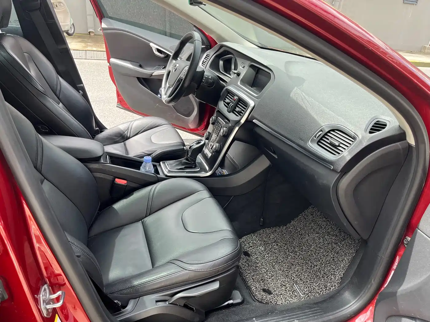 Volvo V40 2017 2017 T3 R-Design