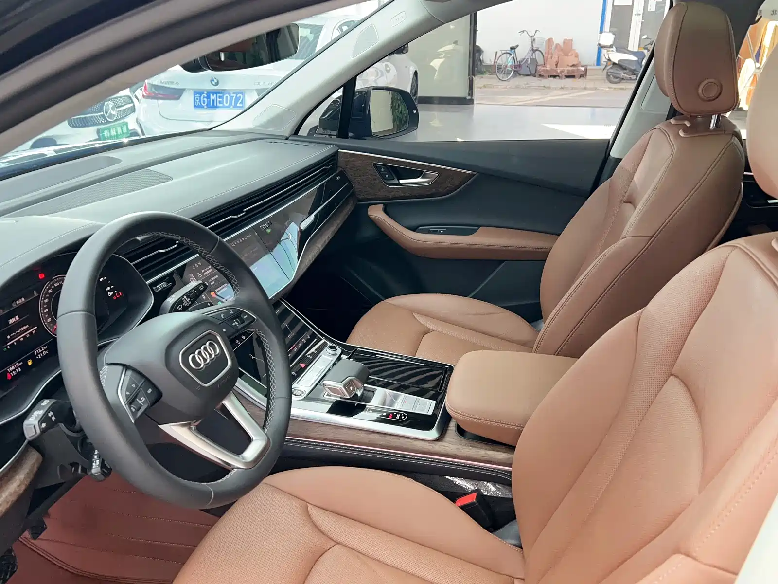 Фото 16 - Audi Q7