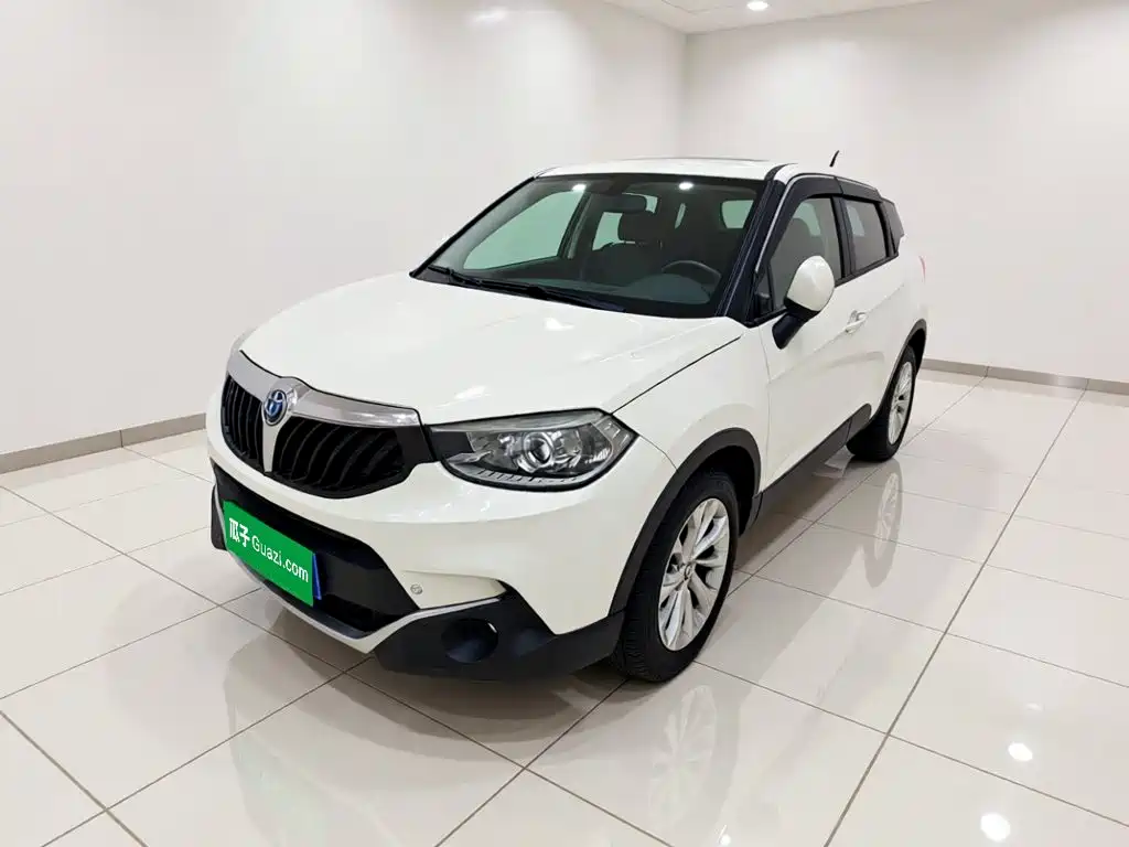  Zhonghua Zhonghua V3 2015 1.5L Automatic Elite Model