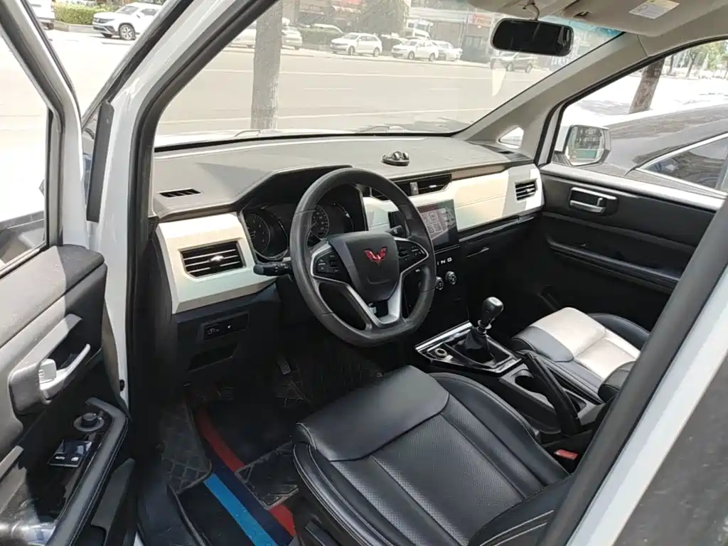 Wuling Motors Wuling Journey 2023 2021 1.5T Manual Luxury Edition