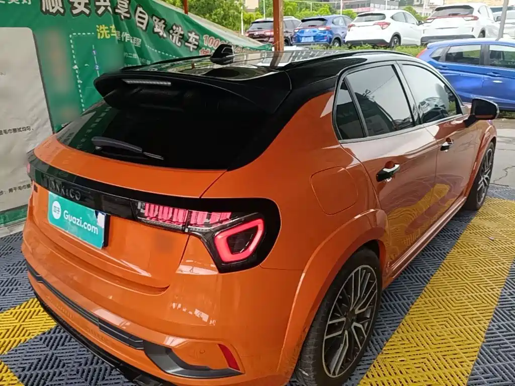 Фото 7 - Lynk & Co 02 Hatchback